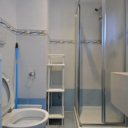 Appartement Studio 2 Personnes En Face De La Gare Centrale De Nice-ville Proche Tramway *