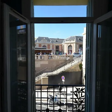 Studio 2 Personnes En Face De La Gare Centrale De Nice-ville Proche Tramway Appartement Nice